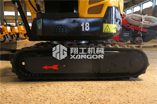 小型挖掘機